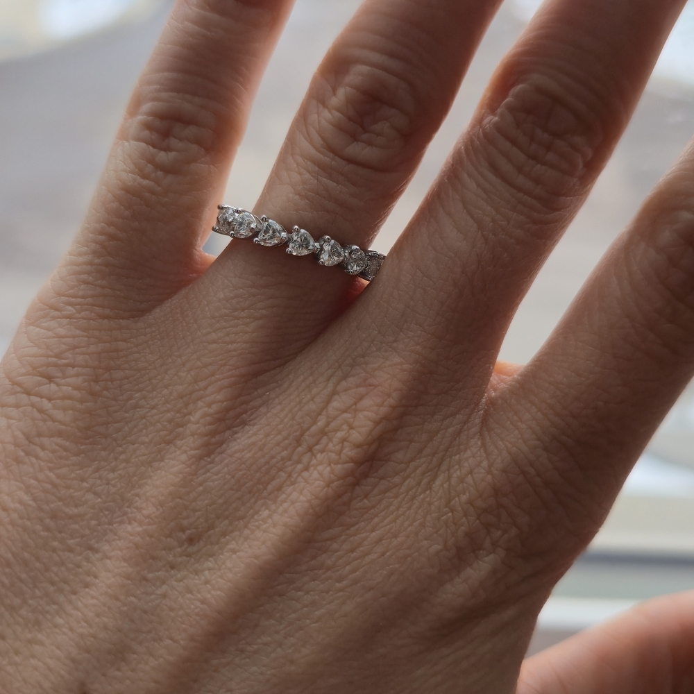 Elegant Heart Shaped Moissanit Silver Ring
